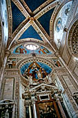 Certosa di Pavia - Chiesa di S. Maria delle Grazie, il transetto di sinistra con affreschi del Bergognone nella conca dell'abside. 